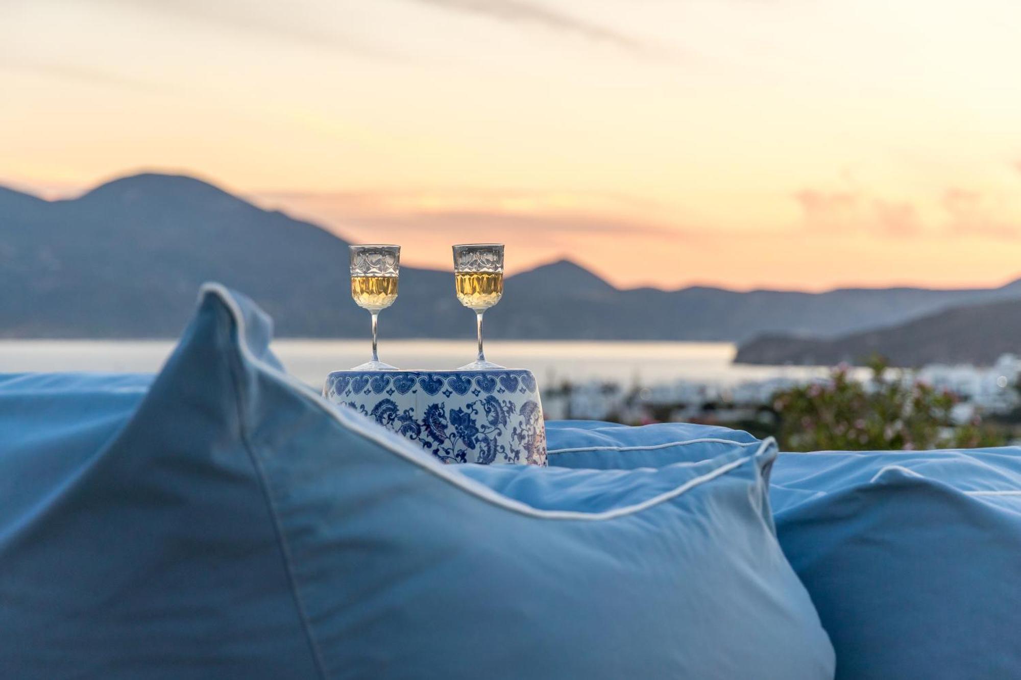 Blu Suites And Studios Adamantas  Ngoại thất bức ảnh